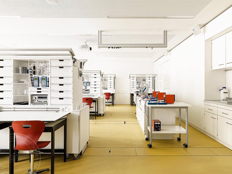 Studioboxen im Physikraum der Kantonsschule Uster | Architekturfotografie Lorenz Ehrismann