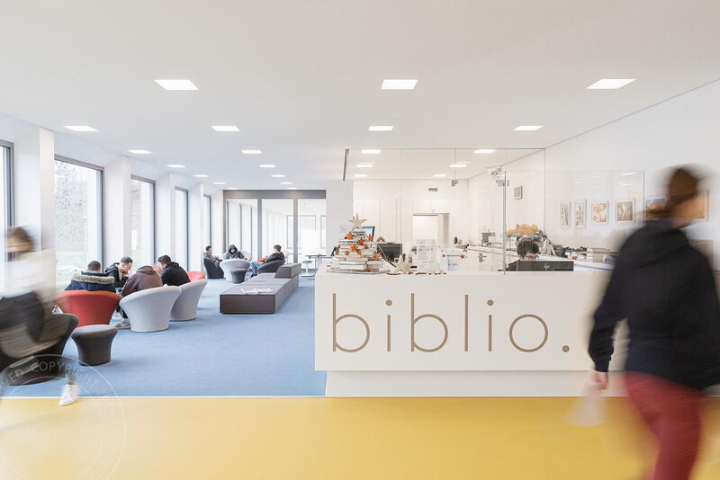 biblio. – Mediothek der Kantonsschule Uster | Architekturfotografie Lorenz Ehrismann