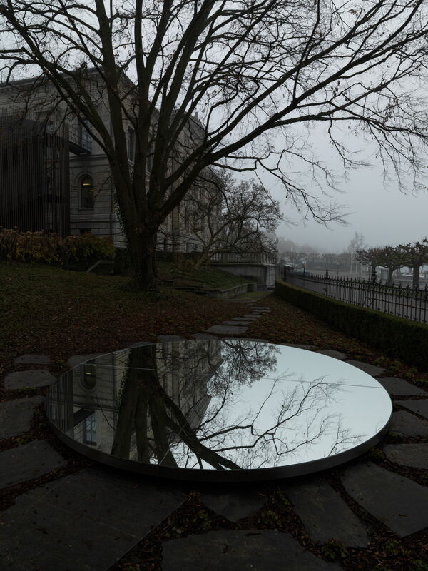 Pièce d'Eau – Spiegel-Installation beim Regierungsgebäude Zug, Daniela Schönbächler