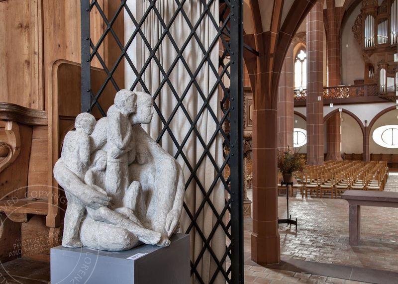 Eva Ehrismann, Bildhauerin – Ausstellungen in Kirchen und Klöster | Architekturfotografie Lorenz Ehrismann