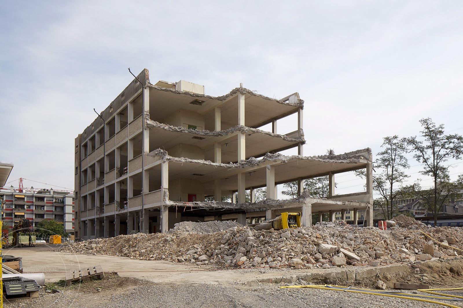 Abbrucharbeiten Provisorium Hohe Promenade in Oerlikon | Architekturfotografie Lorenz Ehrismann