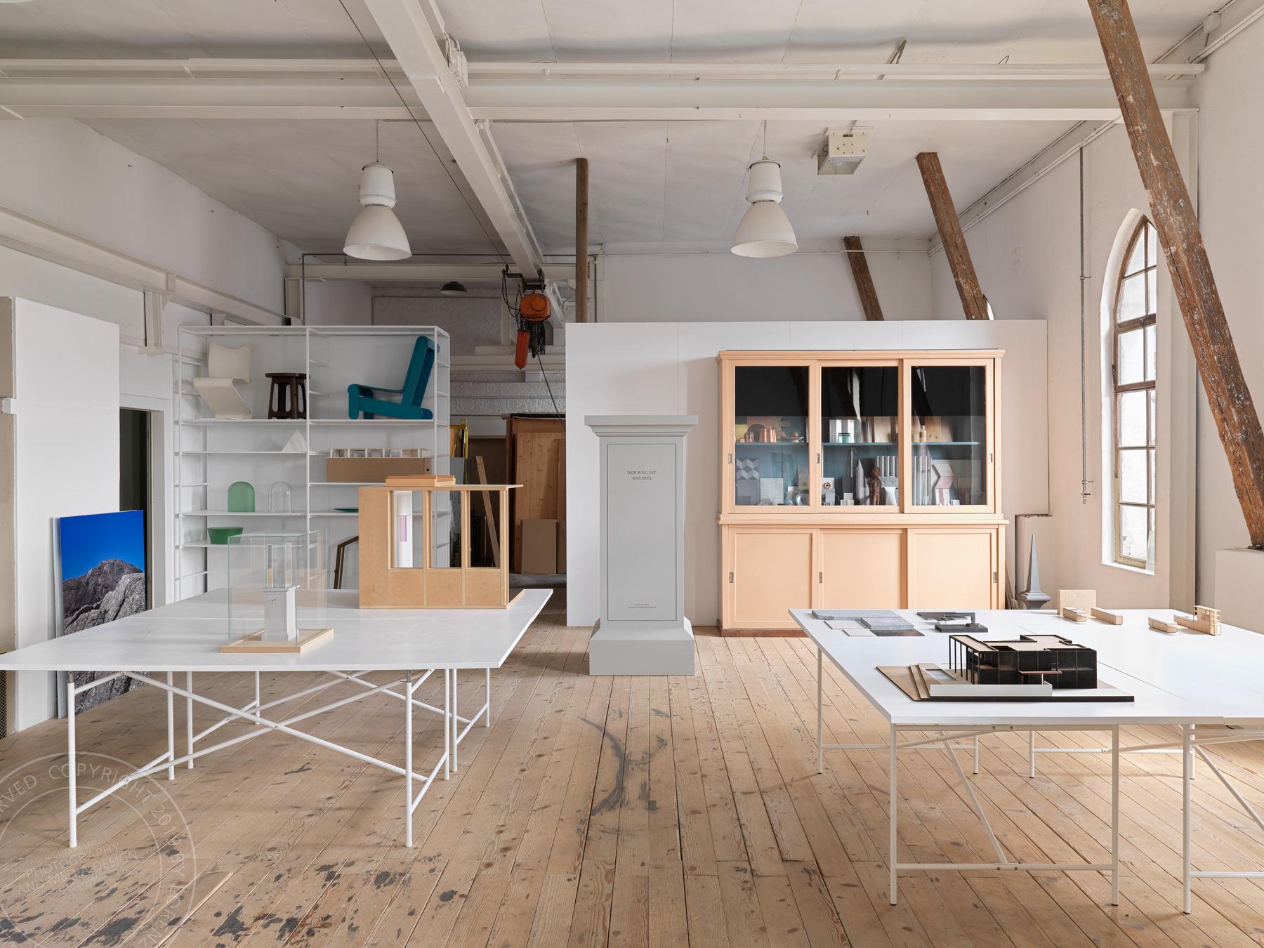 Das Atelier in Wauwil der Architekten und Künstler Daniela Schönbächler und Claudio Holdener | Architekturfotografie Lorenz Ehrismann