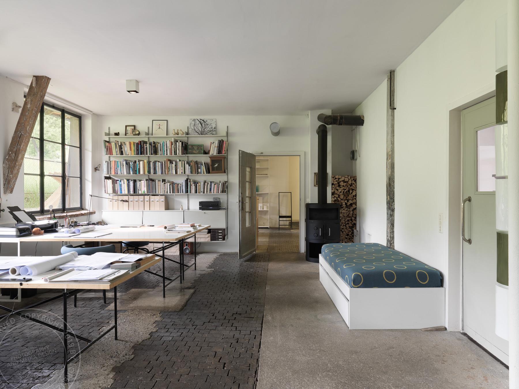 Das Atelier in Wauwil der Architekten und Künstler Daniela Schönbächler und Claudio Holdener | Architekturfotografie Lorenz Ehrismann