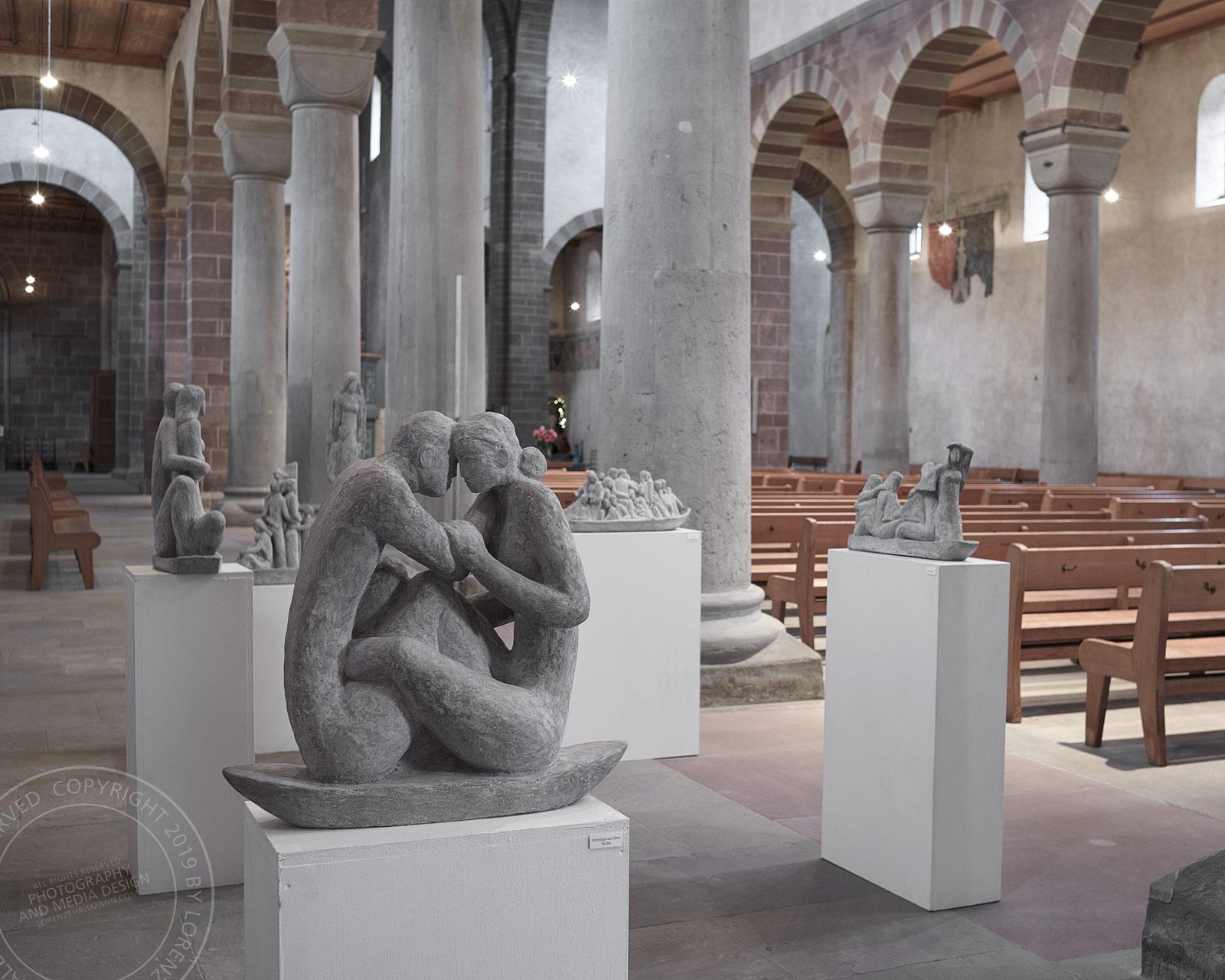 Eva Ehrismann, Bildhauerin – Ausstellungen in Kirchen und Klöster | Architekturfotografie Lorenz Ehrismann