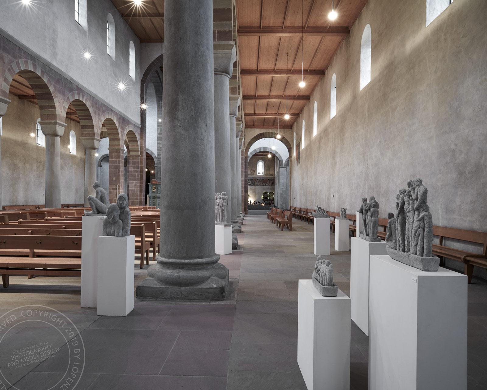 Eva Ehrismann, Bildhauerin – Ausstellungen in Kirchen und Klöster | Architekturfotografie Lorenz Ehrismann
