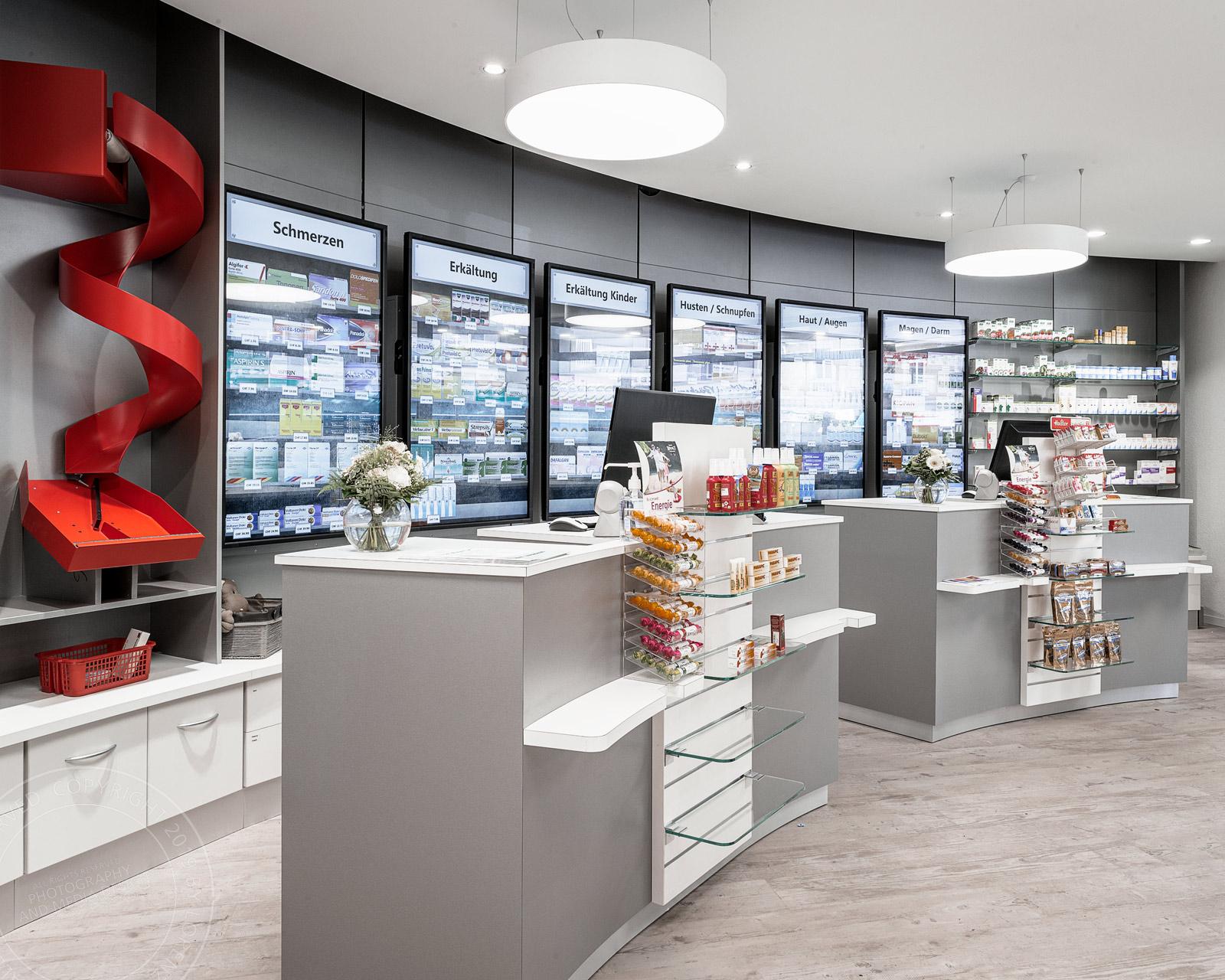 Digitaler Kommissionierautomaten in der Hirschapotheke Zürich | Fachaufname Lorenz Ehrismann
