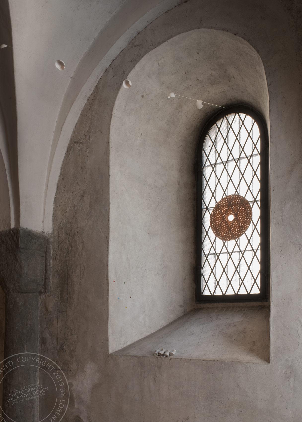 Mario Sala in der Krypta Grossmünster | Architekturfotografie Lorenz Ehrismann
