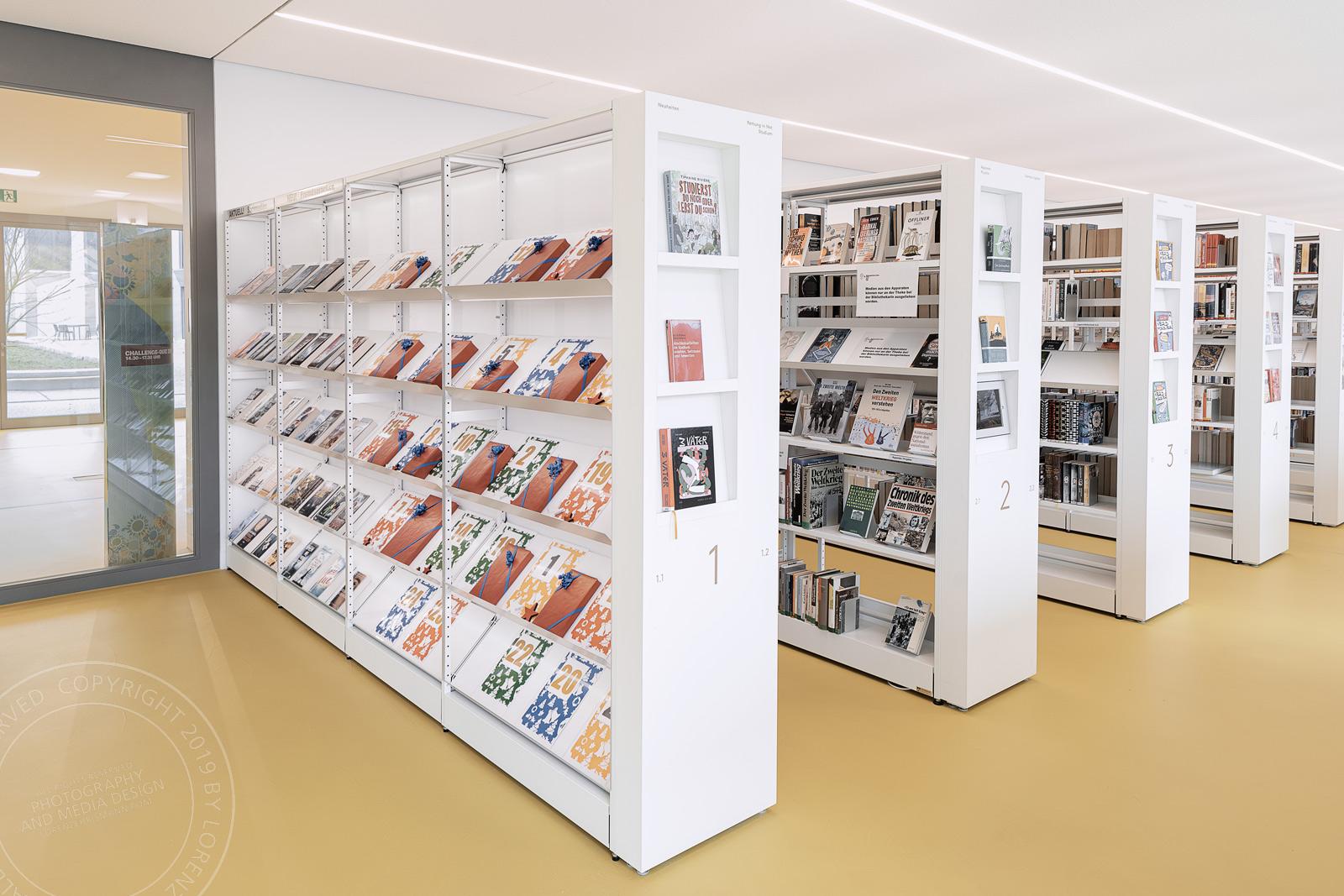 biblio. – Mediothek der Kantonsschule Uster | Architekturfotografie Lorenz Ehrismann